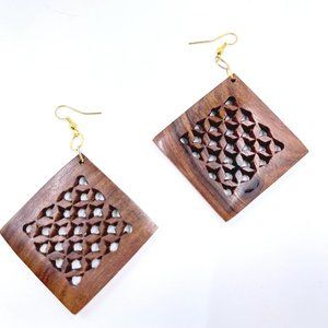 NWT – Charming Charlie – Wooden Square Lattice Gold Tone Fishhook 3.5” Earrings